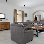 In Βίλα Kavran