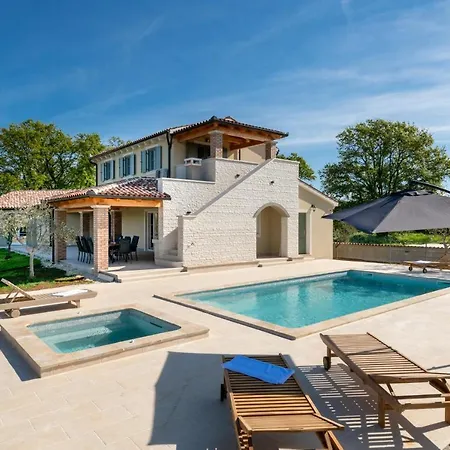 In Вилла Kavran